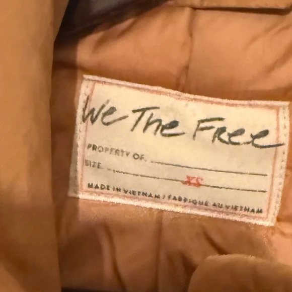 FREE PEOPLE WE THE FREE Women's Tan Doe Duvet Bomber Puffer Jacket Size XS - Picture 2 of 7